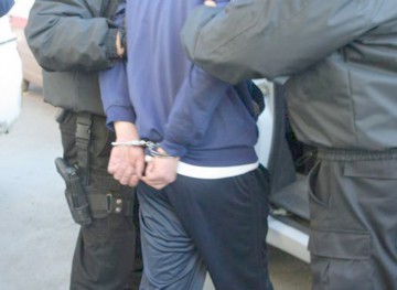 Cercetat pentru evadare pentru că nu a respectat arestul la domiciliu