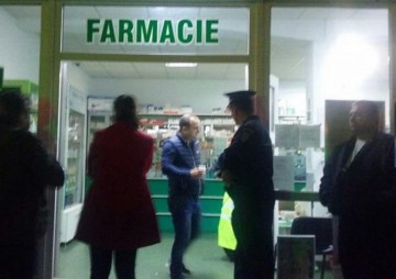 Militarul care a încercat să TÂLHĂREASCĂ o farmacistă şi a stropit-o cu benzină, urlând că îi dă foc, CONDAMNAT cu suspendare!