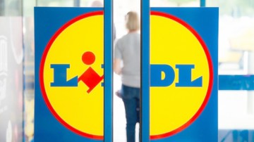 O turistă a furat apă, ouă și pantaloni din Lidl