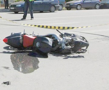 Accident rutier în zona Vivo, victima este un motociclist