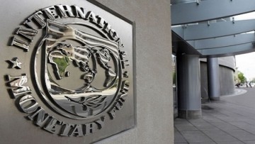 FMI: Politica României de creştere economică bazată pe consum trebuie schimbată, pentru a reduce probabilitatea unei recesiuni