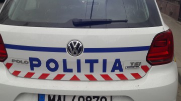 Doi bărbați bănuiți de comiterea unor infracțiuni, reținuți