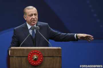 Erdogan ameninţă din nou că Turcia va lăsa refugiaţii să plece spre Europa dacă UE nu îi dă bani