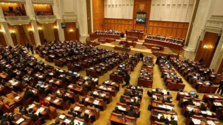 Camera Deputaților: Proiectul legii privind abilitarea Guvernului de a emite ordonanțe în vacanța parlamentară - adoptat