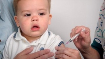 Cum arată compromisul politic pe legea vaccinării. Copiii nevaccinați pot fi duși la școală. În ce situație sunt amendați părinții