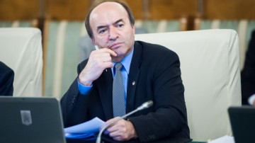 Ministrul Justiţiei, Tudorel Toader, a intrat în concediu joi, la o zi după anunţarea modificărilor la legile justiţiei