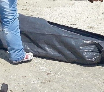 ÎNECATĂ. Turista dispărută la Mangalia, adusă la mal de valurile mării!