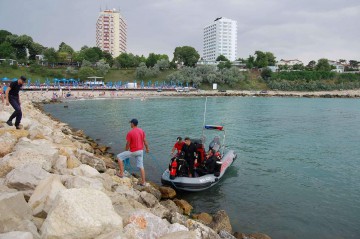 O fetiță, dispărută în apele mării la Eforie Nord. Au ignorat steagurile salvamarilor