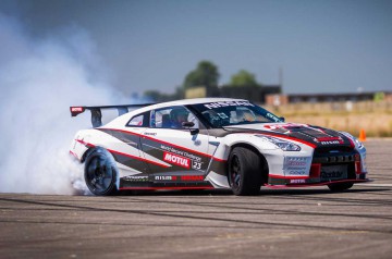Weekend-ul vine cu mare viteză în Constanța! Drift, adrenalină și mult fum!