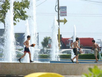 Specialiştii ISU Dobrogea şi medicii SMURD vă recomandă cum să suportaţi mai uşor canicula