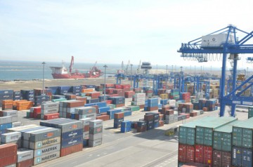 Tânăr strivit între containere, la Agigea! A ajuns de urgenţă la spital