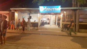 Poliţia ar sancţiona manelele date la maxim pe terase, dar n-are cu ce să măsoare decibelii