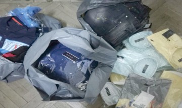 Zeci de articole de îmbrăcăminte contrafăcute, confiscate la Vama Veche