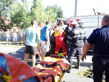 Accident GRAV în apropiere de Cernavodă: un TIR şi o dubiţă au intrat în coliziune!