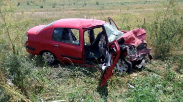 Accident rutier pe DN22: mașină răsturnată în afara carosabilului, o persoană rănită