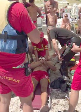 INCIDENT GRAV în Mamaia: salvamar lovit de un skijet! VIDEO