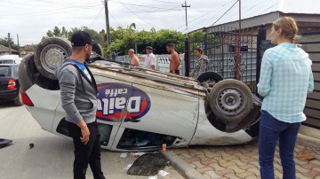 Un autoturism s-a DAT PESTE CAP în Cernavodă!