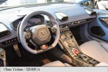 Românii continuă să înmatriculeze mașini scumpe; vedetele semestrului I - Ferrari, Lamborghini și Pontiac