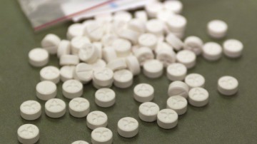 Trafic cu ecstasy: peste 2.000 de comprimate ridicate la percheziții