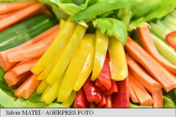 Școlarii din Uniunea Europeană vor primi lapte, fructe și legume