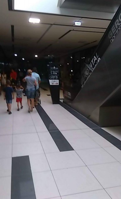 Pană de curent în City Mall! Au fost oameni blocaţi în lifturi!