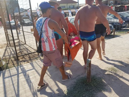 La un pas de înec, la Vama Veche!