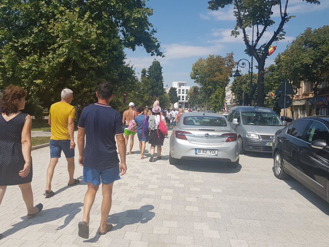 Aglomerația de Ziua Marinei și șmecherii parcați pe interzis
