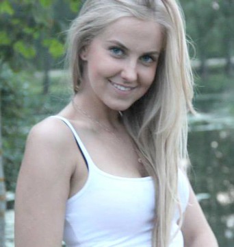 Simona Dinculescu - 22 ani