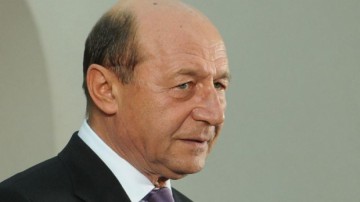 Băsescu s-a ENERVAT în direct: 'Fie că îl cheamă Orcan sau cei de la RTV sau Antena 3, sunt lachei'
