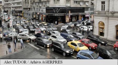 Un român din doi ar alege un autovehicul electric sau hibrid ca mijloc de deplasare mai puțin poluant