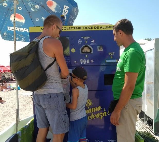 ExtravaCANza – Şi mama reciclează! Peste o tonă de doze de aluminiu, strânsă de pe plajele din Constanța
