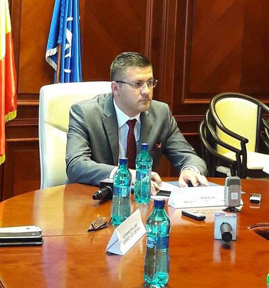 Un consilier local de la Tuzla a rămas fără funcție. Prefectul a emis ordinul de încetare a mandatului