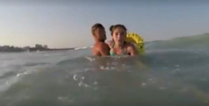 IMAGINI UIMITOARE! O tânără este salvată de către salvamari, la Eforie - VIDEO