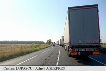 Restricțiile de circulație pentru camioane, menținute luni în mai multe județe, din cauza caniculei