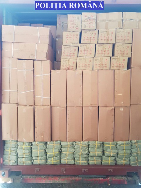 Container cu mărfuri contrafăcute, descoperit de poliţiştii constănţeni
