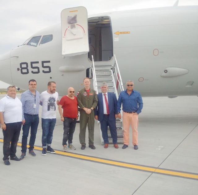 Vizită de maximă importanță la aeroportul Kogălniceanu! Secretarul de Stat a vizitat aeronava US Navy Poseidon