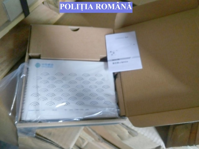 Marfă contrafăcută confiscată de poliţiştii de la malul mării