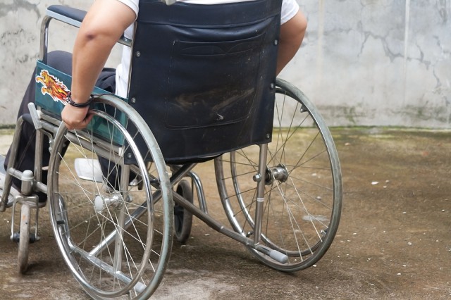 Persoanele cu dizabilități riscă să-și piardă locurile de muncă, și așa puține!