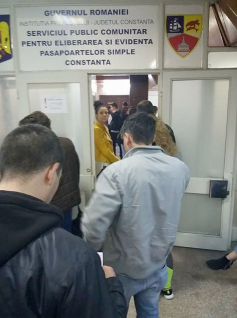 Românii din afară îi cer demisia lui Claudia Catela Vasile! Problema pașapoartelor, NEREZOLVATĂ