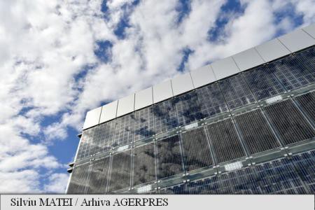 Producătorii de energie regenerabilă solicită modificarea reglementărilor, ceea ce va duce la scăderea prețurilor
