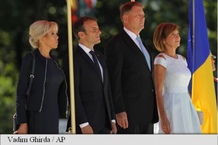 Întâlnirea divelor la Cotroceni: cum s-au îmbrăcat cele două soții de președinți