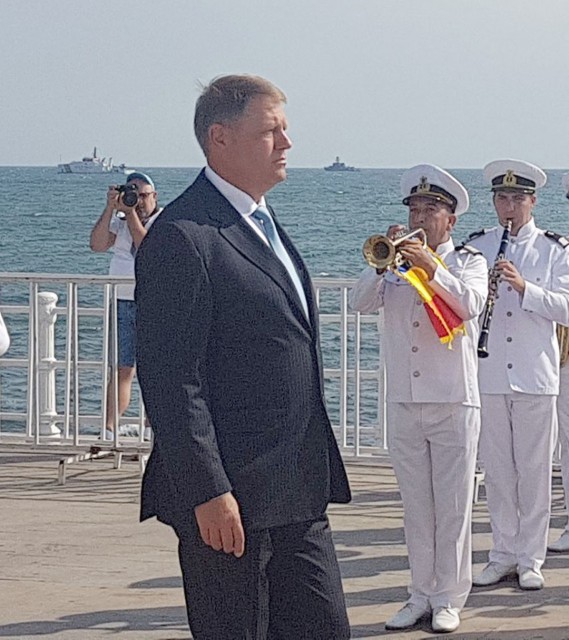 Preşedintele Iohannis le acordă gradul diplomatic de ambasador lui Ion Jinga şi lui Stelian Stoian