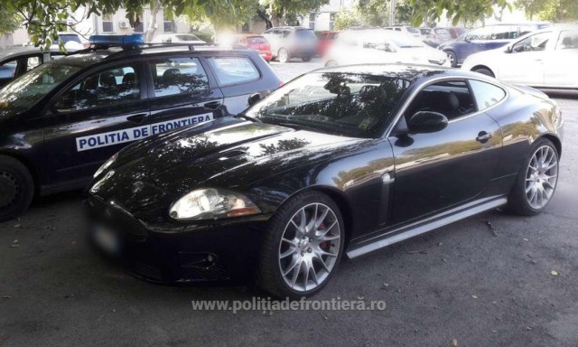 Două maşini furate au fost găsite de către poliţişti: un Jaguar şi un Audi