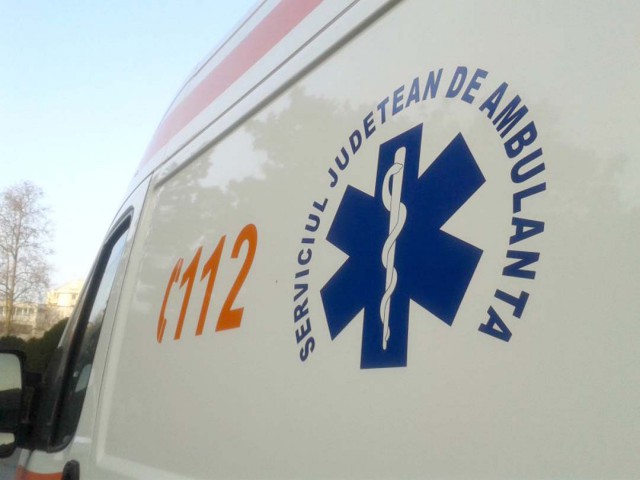 Două persoane au fost rănite în urma unui accident pe A2