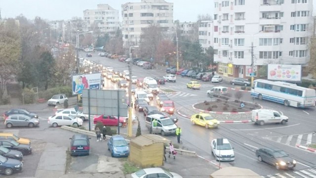 ŞICANARE în TRAFIC, pe Ştefăniţă Vodă: o maşină a fost avariată