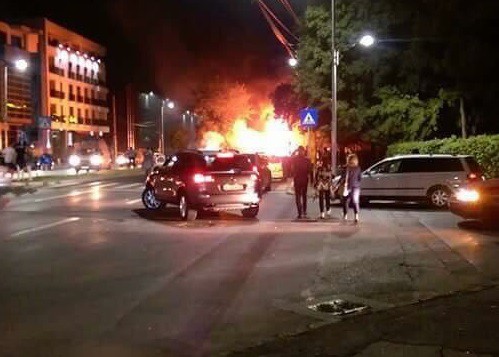 Părinții copilului mort în incendiu, transferați la București