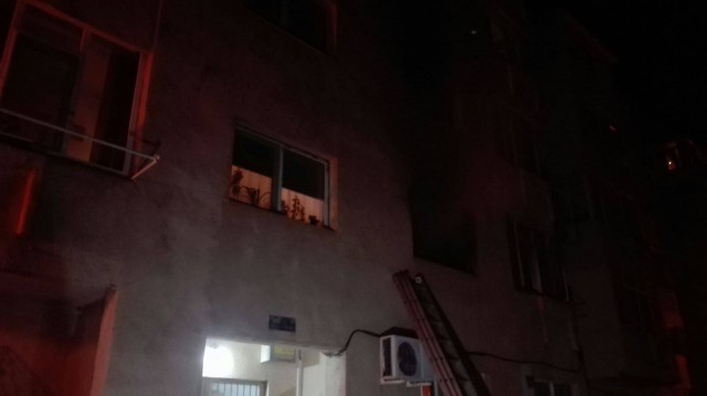 Imagini TERIBILE de la incendiul din Km 4-5! Un copil a MURIT, altul e transferat la Bucureşti! VIDEO