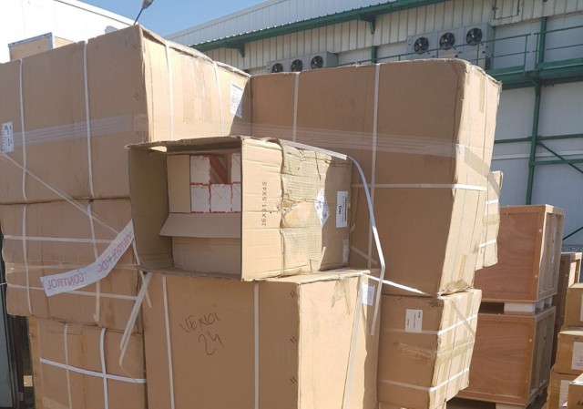 Container cu mărfuri contrafăcute, descoperit de poliţiştii constănţeni