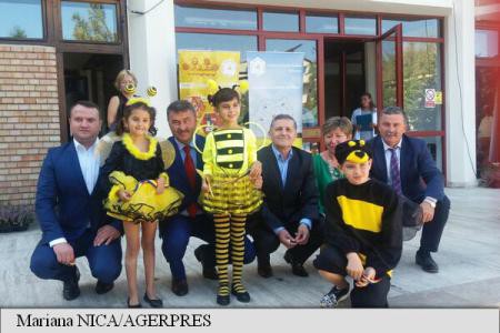1,5 milioane de copii vor primi lunar un borcan cu miere românească; 16,8 milioane lei, alocate pe acest program