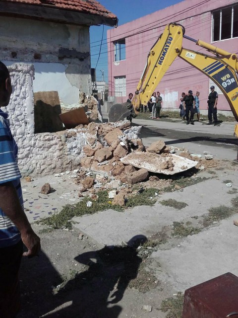 DEMOLĂRI şi EVACUĂRI la Mangalia! La una dintre acţiuni a fost găsită o femeie moartă!